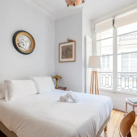 Veeve - Impressions Of The Eiffel Tower Apartment Paris